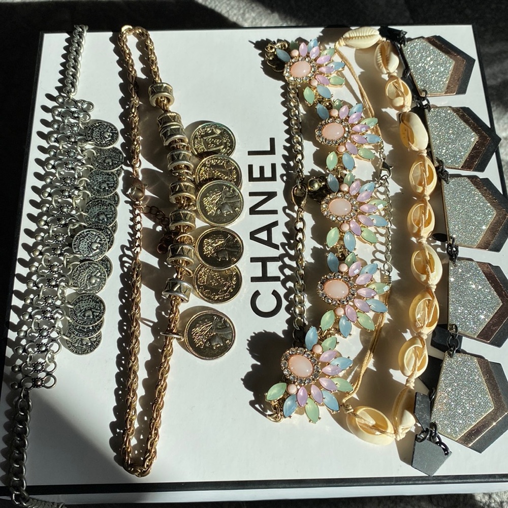 Necklace bundle 5 total!!